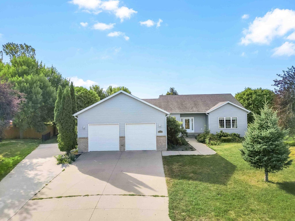 Photo of 1928 33rd Street S, Moorhead, MN 56560 (MLS # 7143193)