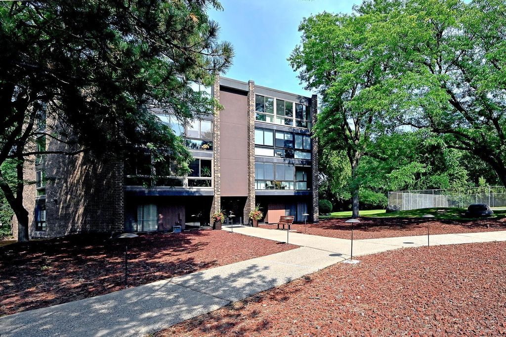 Photo of 1700 Lexington Avenue S #403, Mendota Heights, MN 55118 (MLS # 7021745)