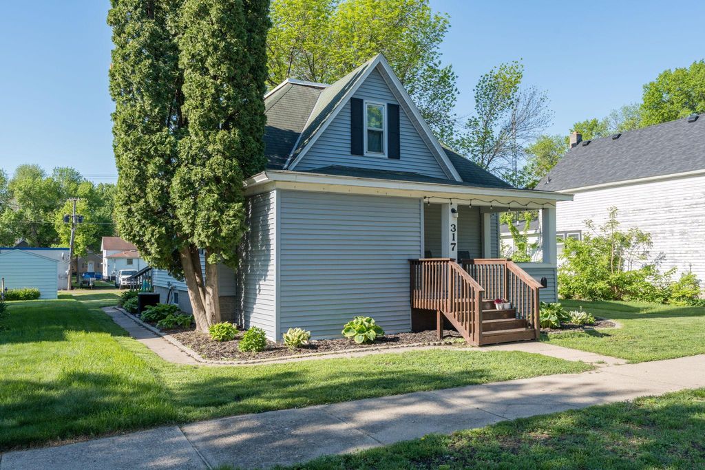 Photo of 317 Walnut Street SW, Sleepy Eye, MN 56085 (MLS # 7083724)