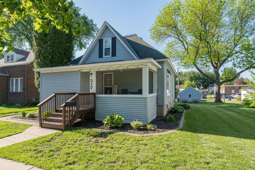Photo of 317 Walnut Street SW, Sleepy Eye, MN 56085 (MLS # 7083724)
