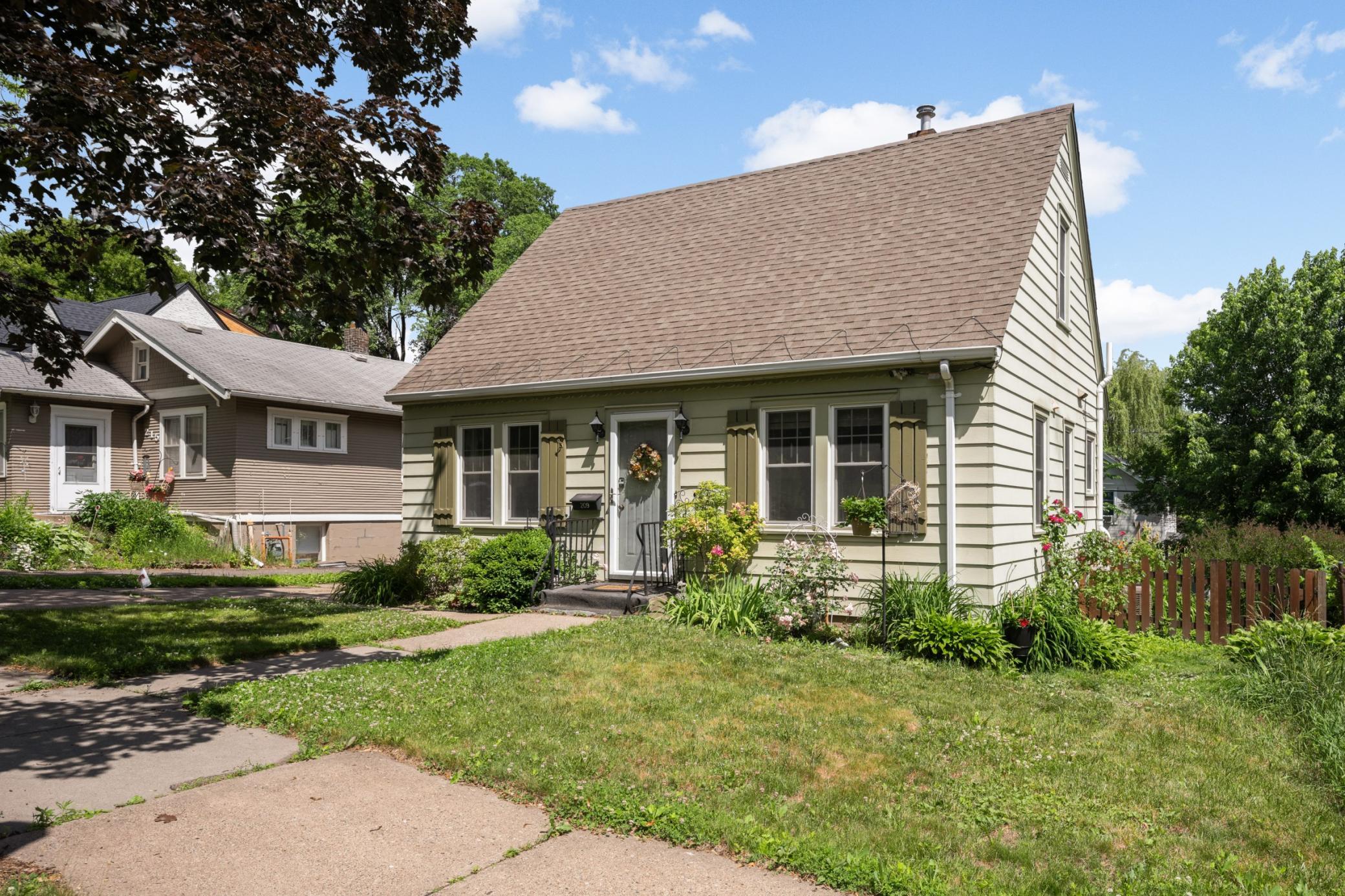 209 Robie Street W