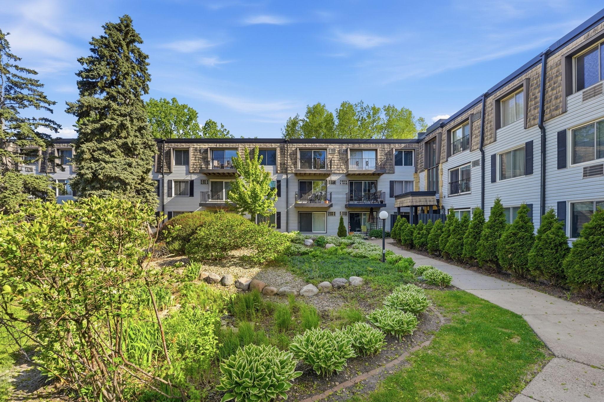 183 Little Canada Road E 305
