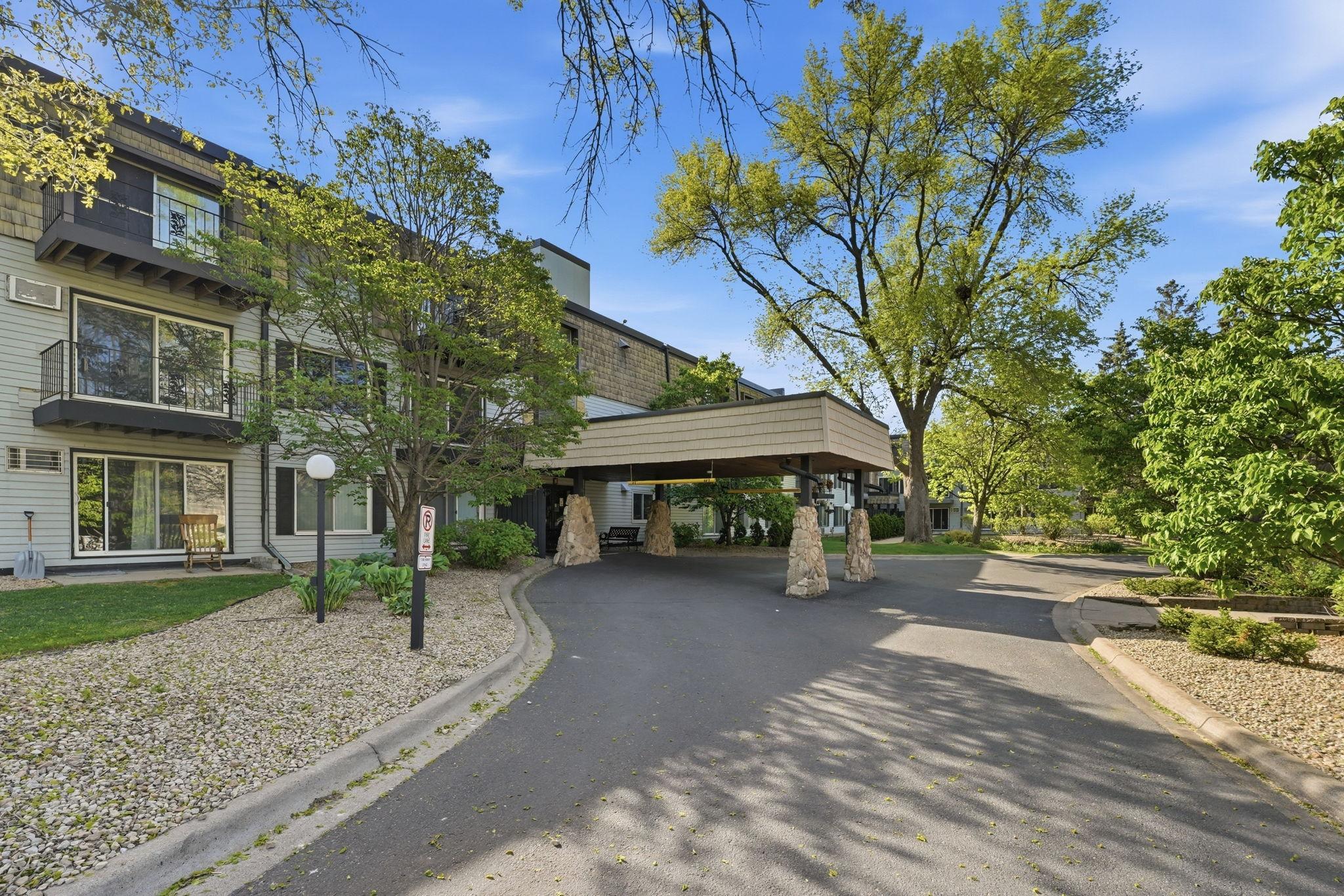 183 Little Canada Road E 305