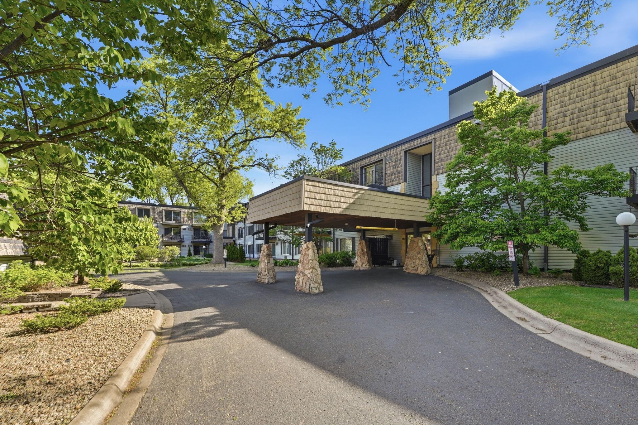 183 Little Canada Road E 305