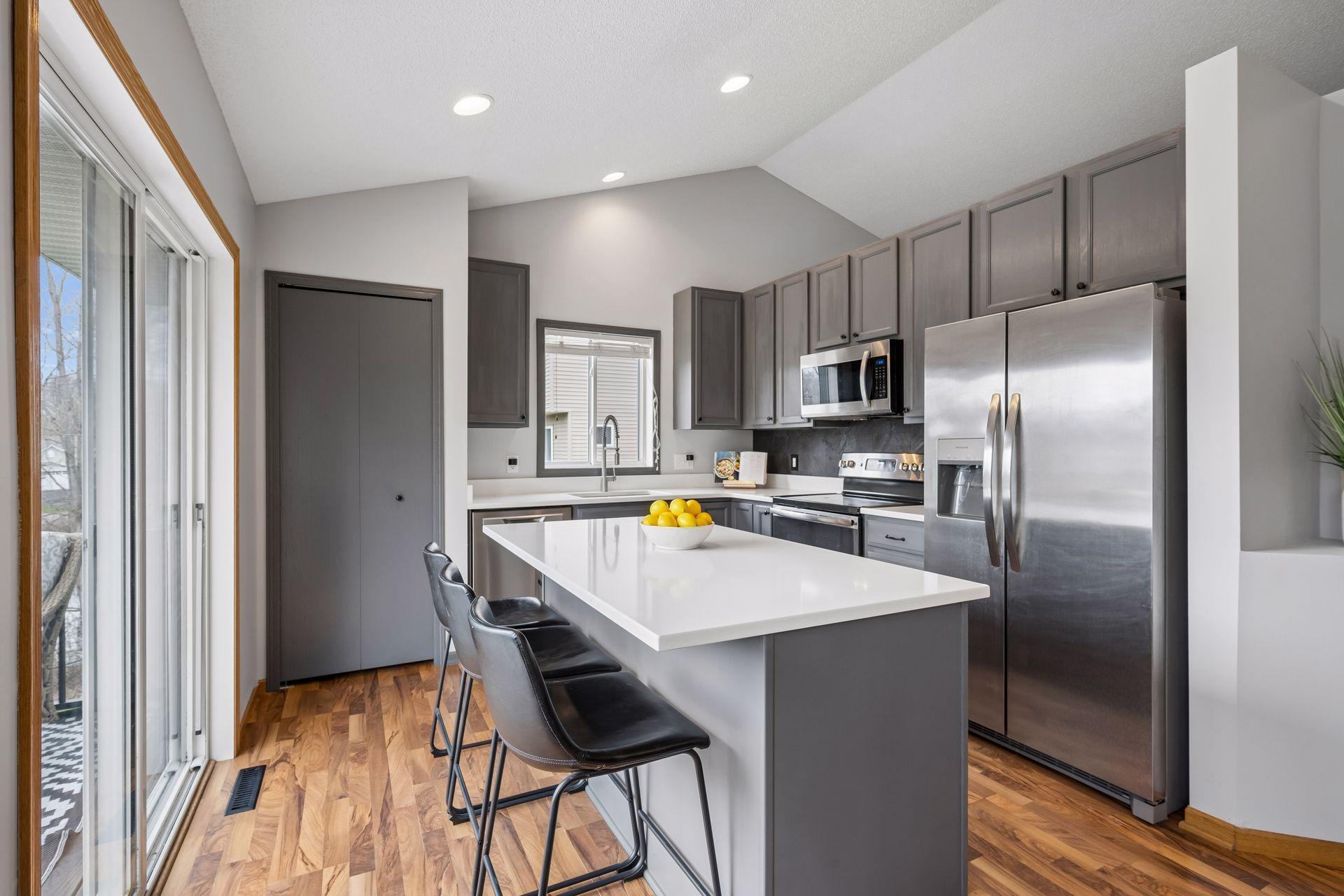 5349 Radford Avenue NE