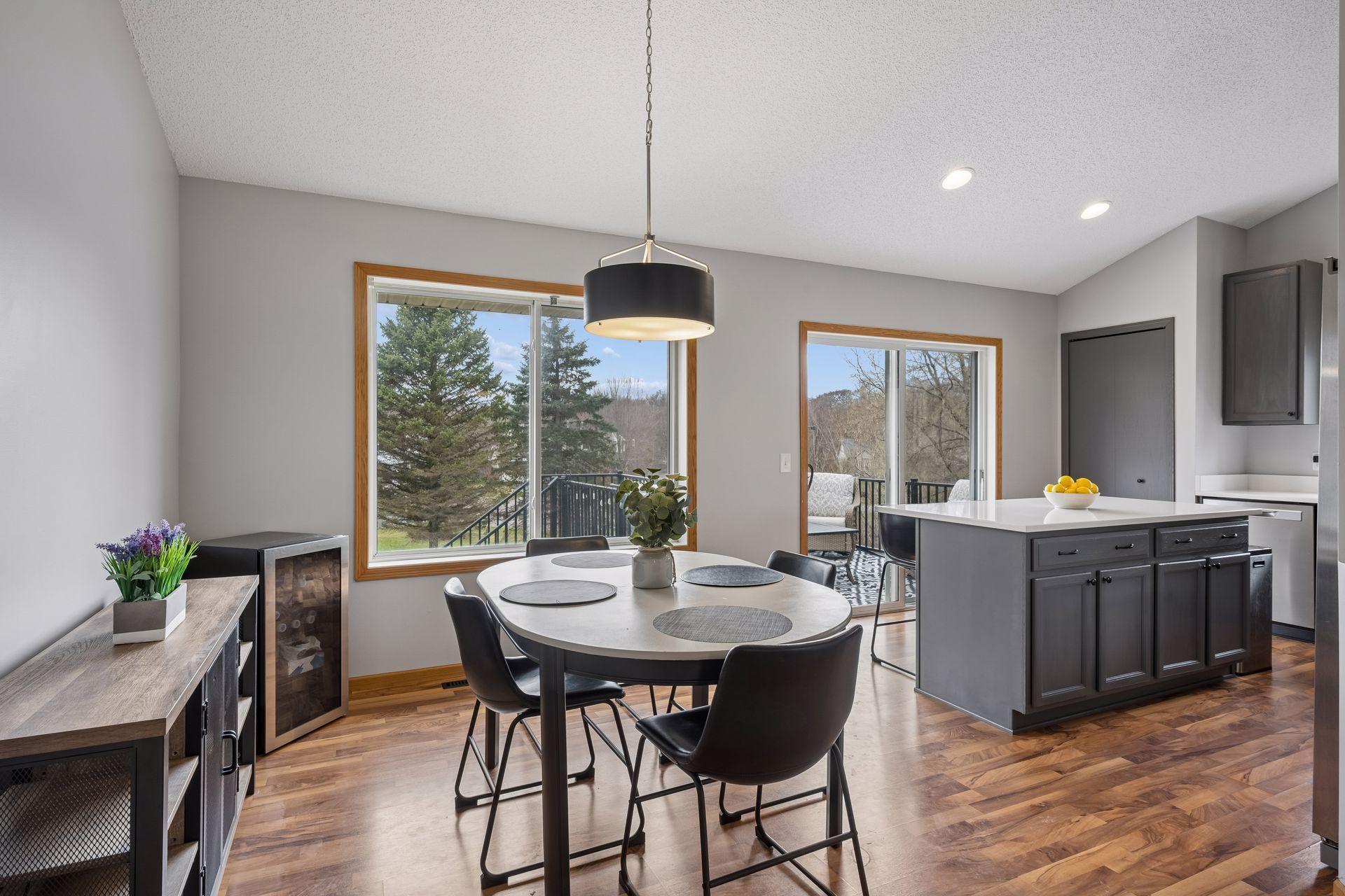 5349 Radford Avenue NE