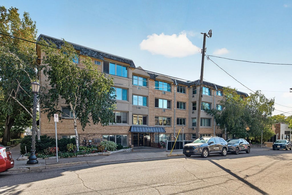 Photo of 2727 W 43rd Street #311, Minneapolis, MN 55410 (MLS # 7140146)