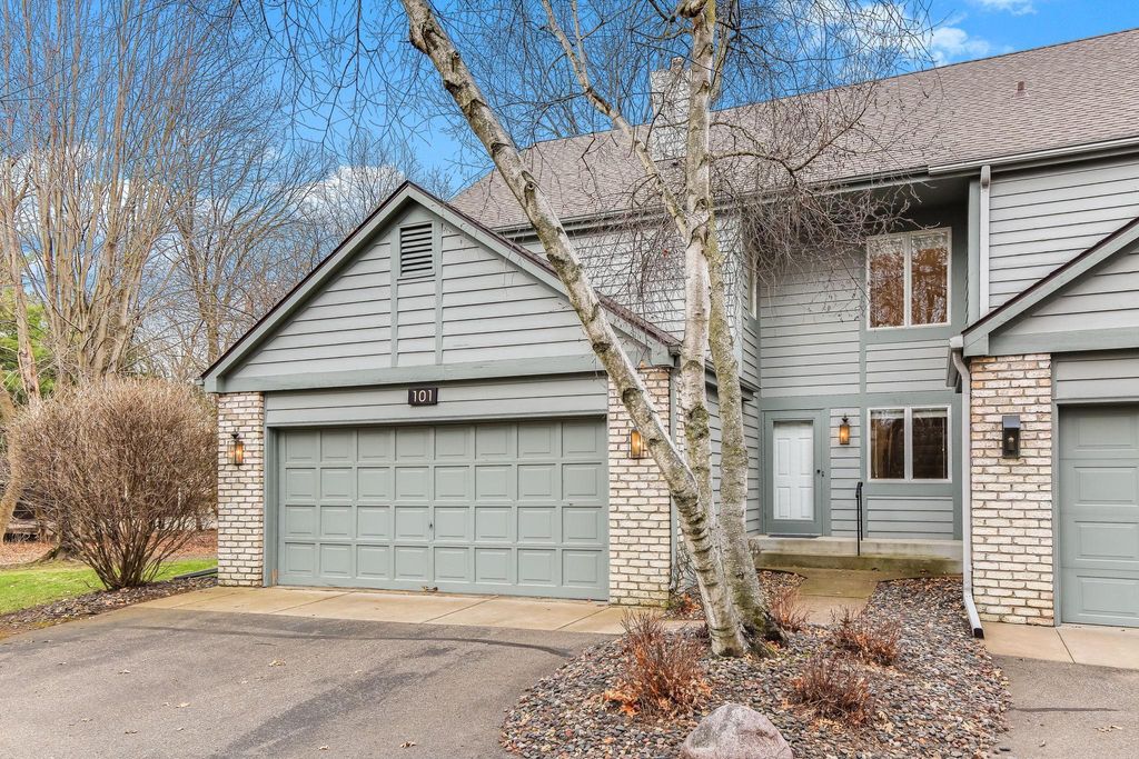Photo of 101 Wildwood Bay Drive, Mahtomedi, MN 55115 (MLS # 7051251)