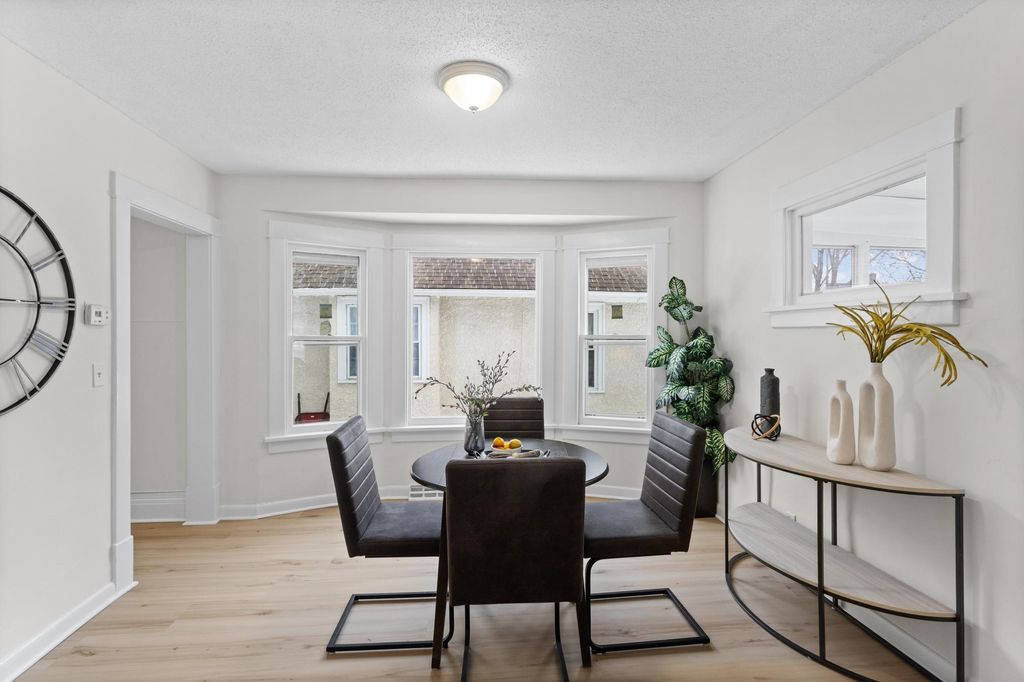 Photo of 2024 Queen Avenue N, Minneapolis, MN 55411 (MLS # 7010261)