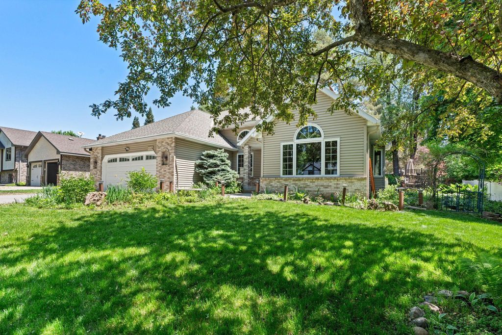 Photo of 1320 Griffin Avenue, Mahtomedi, MN 55115 (MLS # 7073607)
