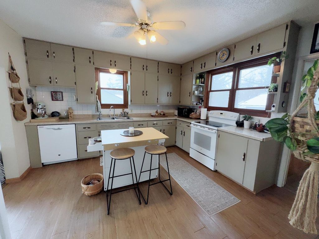 Photo of 2721 Bixby Avenue NE, Bemidji, MN 56601 (MLS # 7059037)