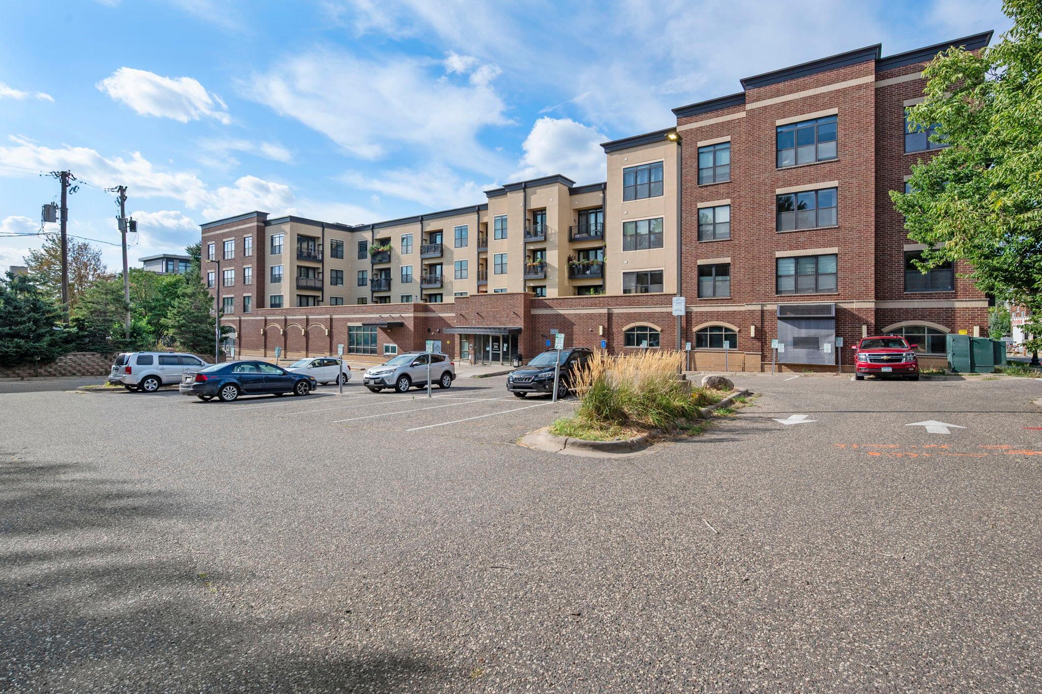 15 E Franklin Avenue 210