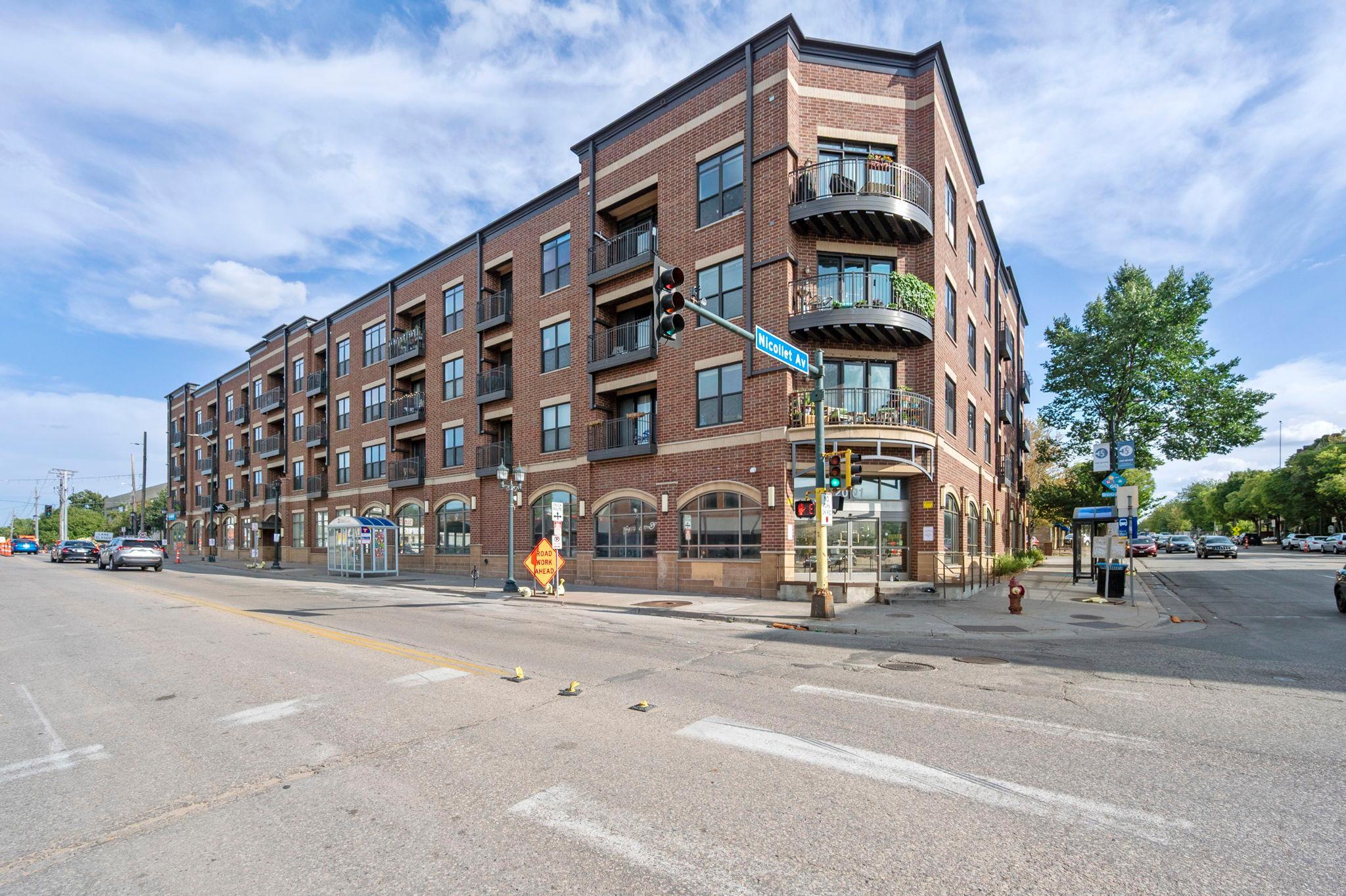 15 E Franklin Avenue 210
