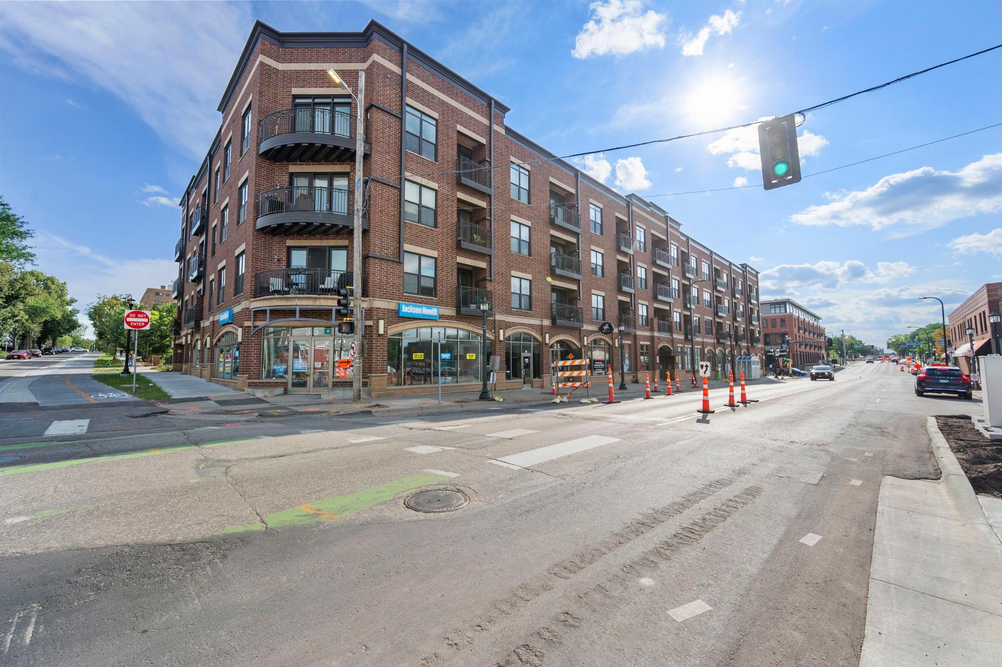 15 E Franklin Avenue 210