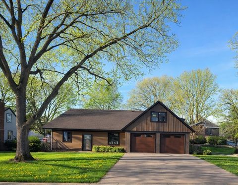 Photo of 527 Miller Ave SW, Hutchinson, MN 55350 (MLS # 7026896)