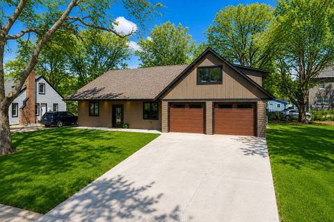 Photo of 527 Miller Ave SW, Hutchinson, MN 55350 (MLS # 7026896)