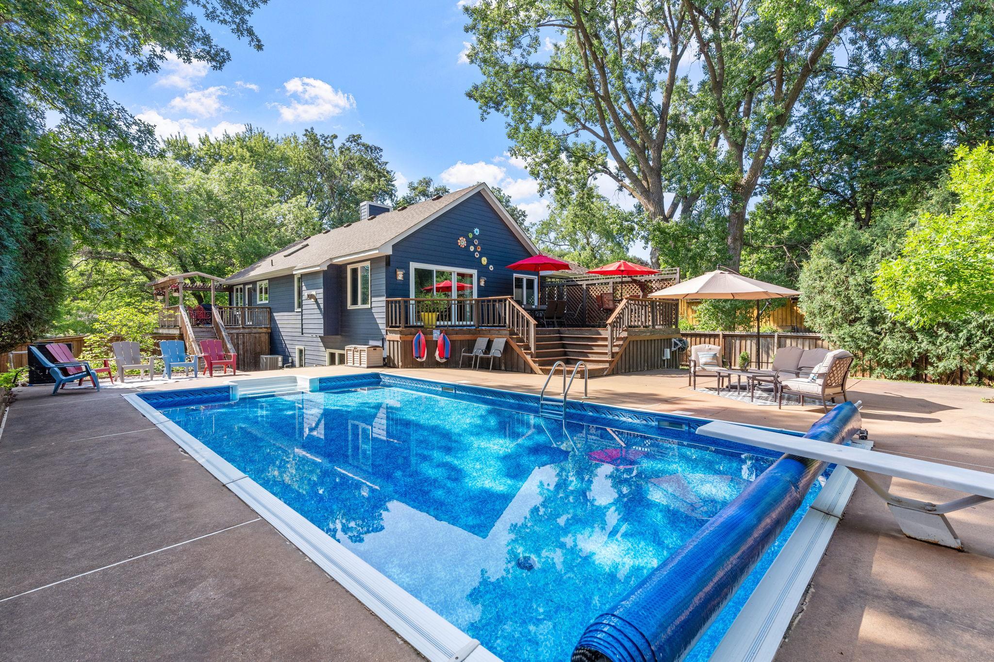 13705 Country Place