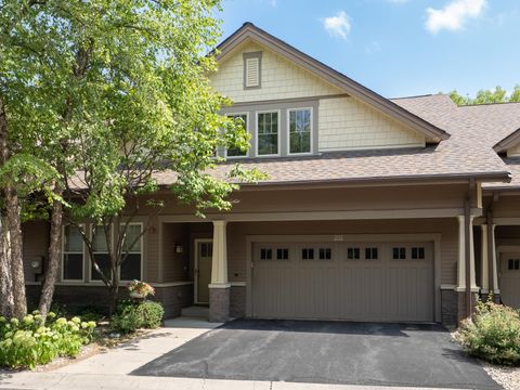 2113 Village Terrace Bloomington MN 55431