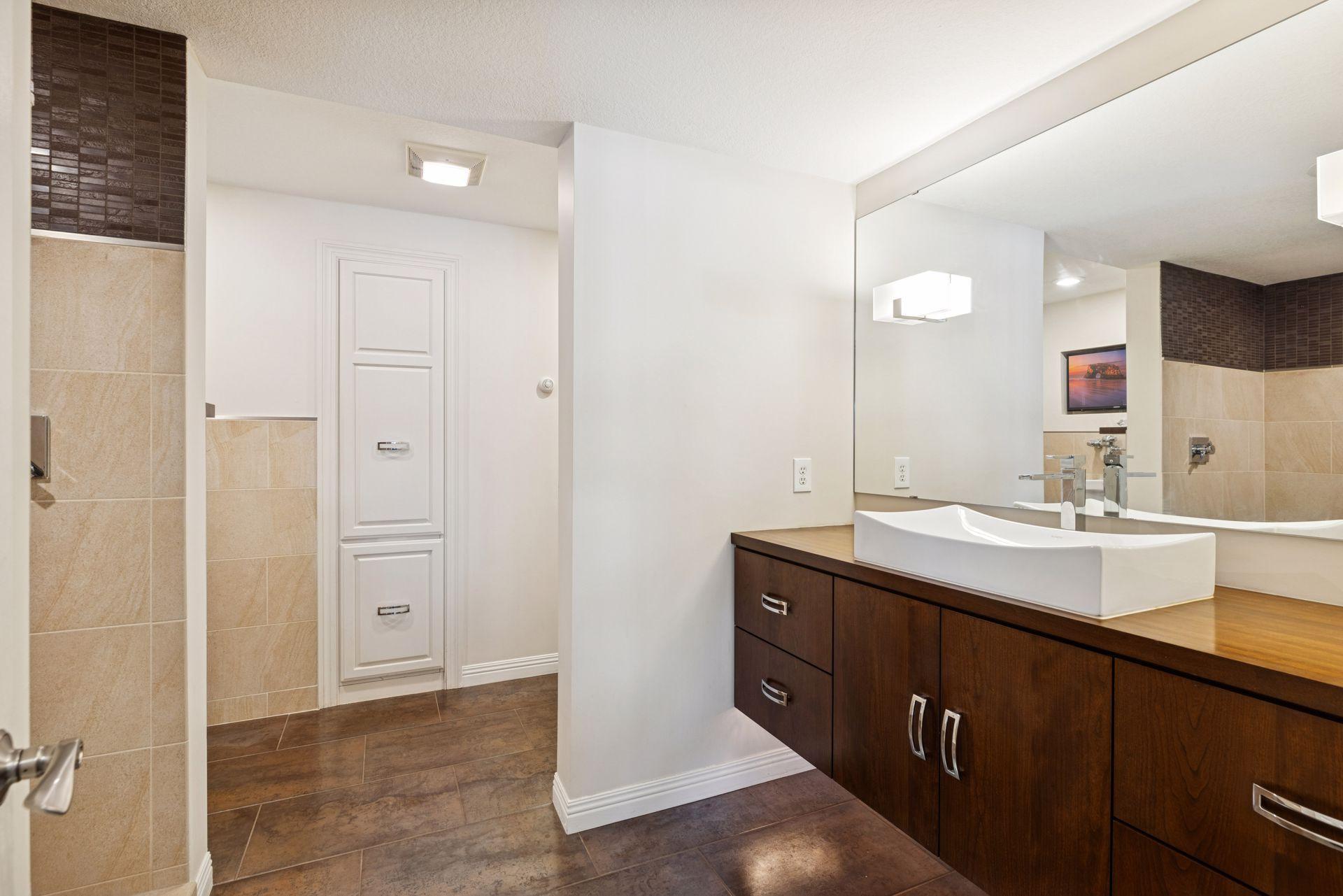 West Saint Paul, Minnesota, 55118, United States, 5 Bedrooms Bedrooms, ,5 BathroomsBathrooms,Residential,Active,2034018