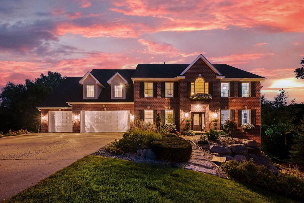 Photo of 2012 Pine Ridge Drive, West Saint Paul, MN 55118 (MLS # 7049964)