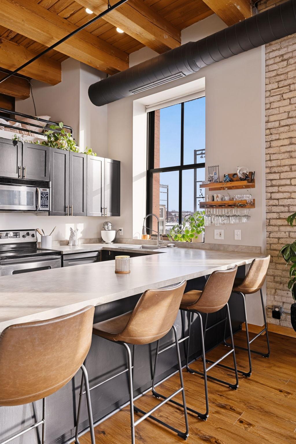 289 5th Street E 305