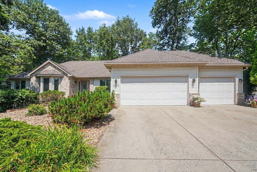 Photo of 1513 Broken Oak Court, Hugo, MN 55038 (MLS # 7116936)