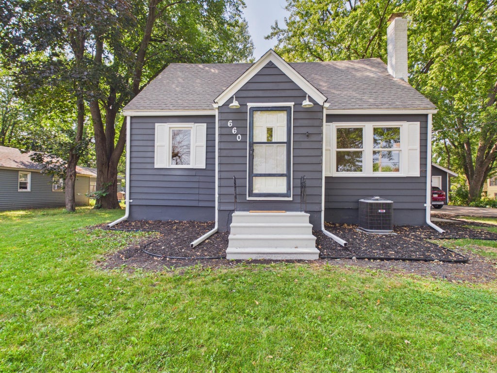 Photo of 660 County Road D E, Little Canada, MN 55117 (MLS # 7116789)