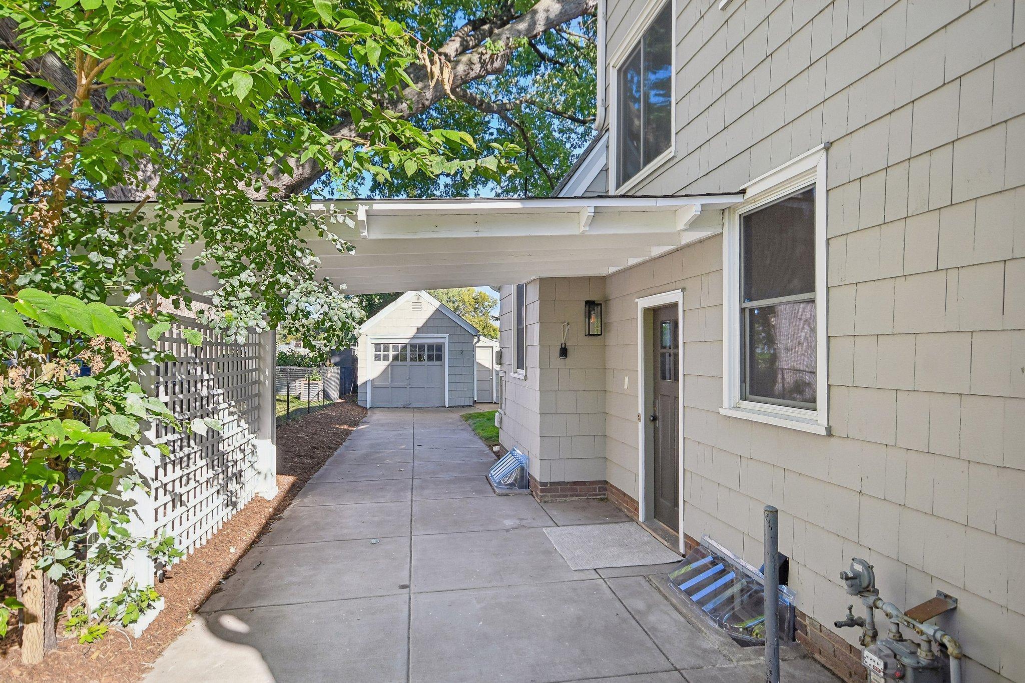 552 Fairview Avenue S