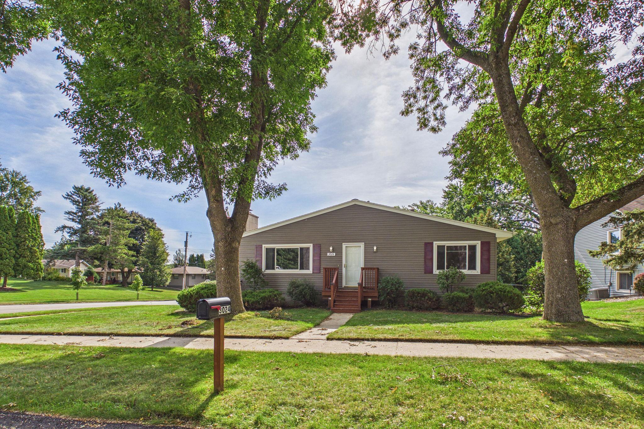3024 Crescent Lane NW