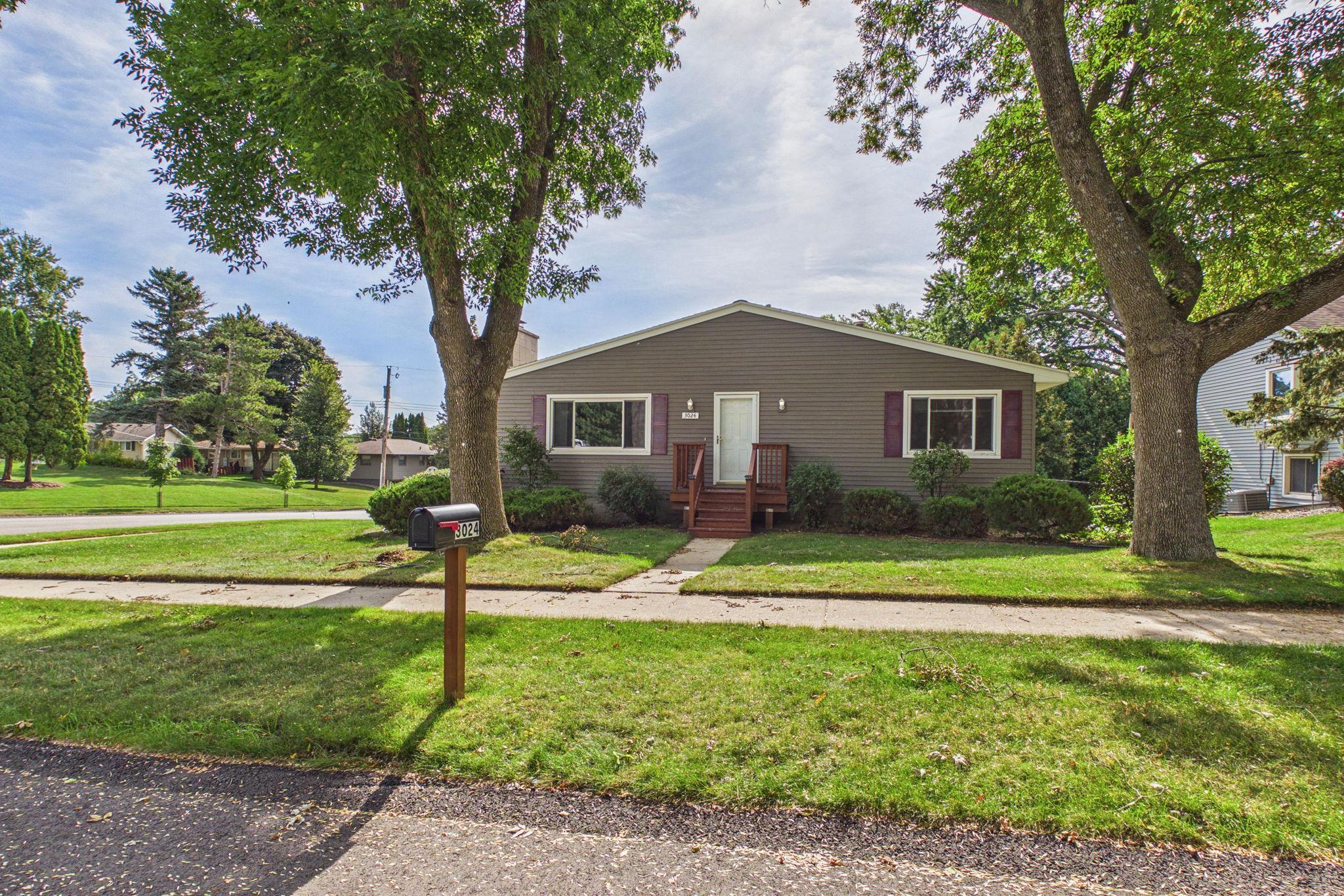 3024 Crescent Lane NW