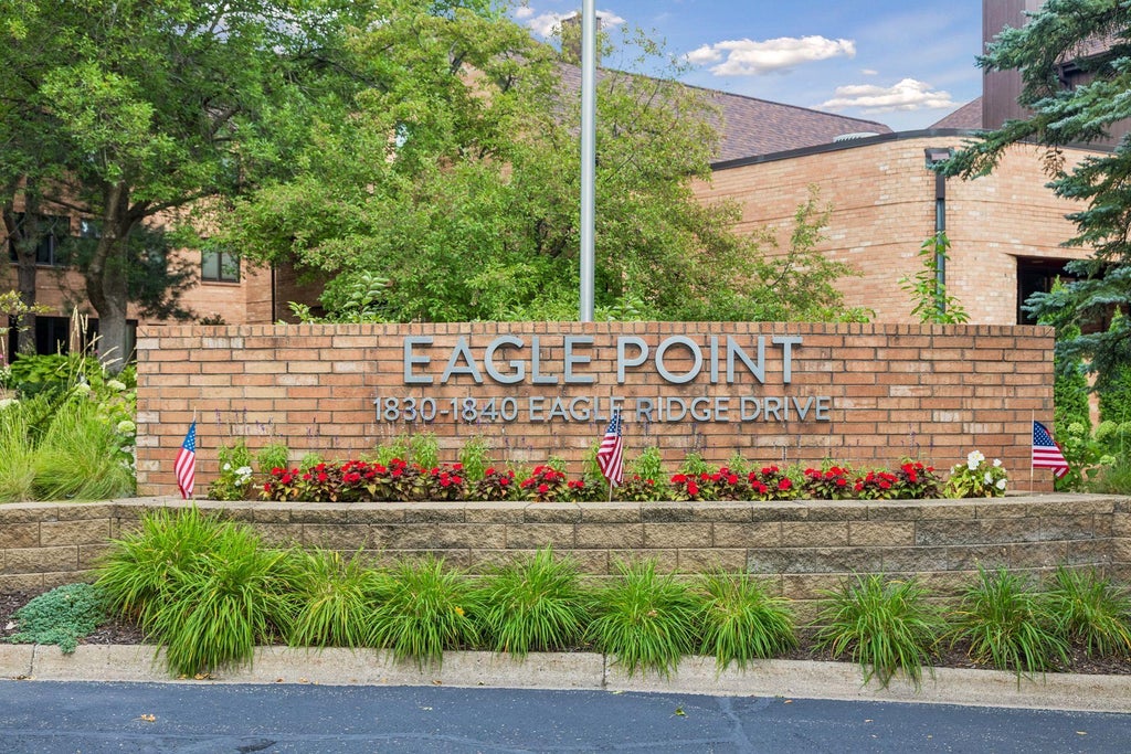 Photo of 1830 Eagle Ridge Drive #2003, Mendota Heights, MN 55118 (MLS # 7115639)