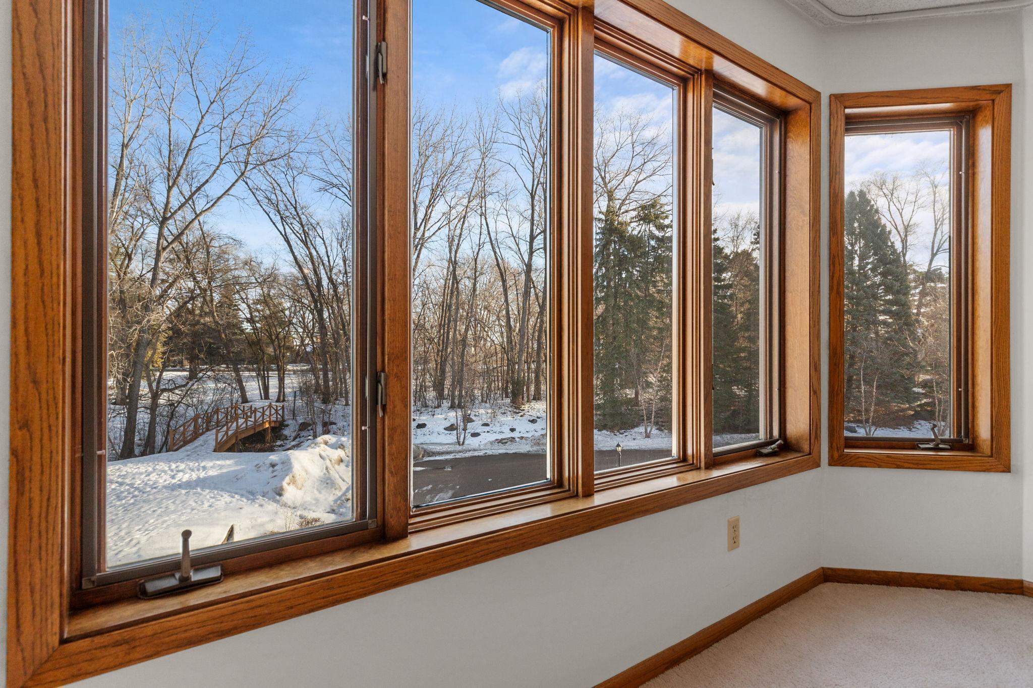 4035 Victoria Street N 211