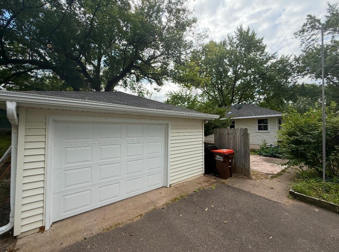 1247 Leland Road E