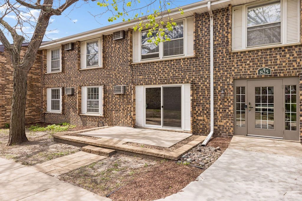 Photo of 825 Old Settlers Trail #4, Hopkins, MN 55343 (MLS # 7064336)