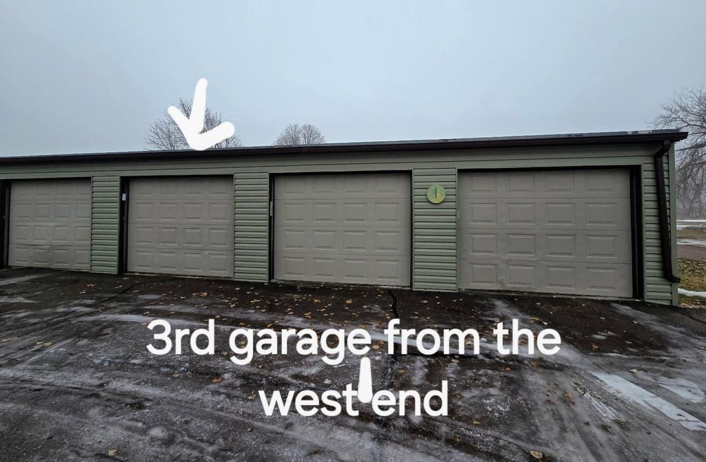 Photo of 612 7th Street NE #6, Pipestone, MN 56164 (MLS # 7002889)