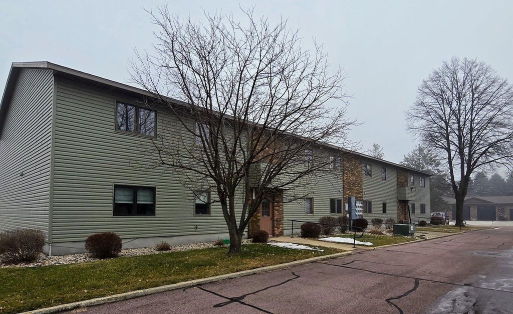 Photo of 612 7th Street NE #6, Pipestone, MN 56164 (MLS # 7002889)