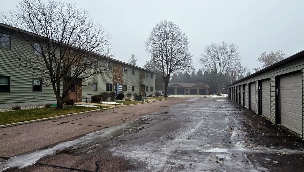 Photo of 612 7th Street NE #6, Pipestone, MN 56164 (MLS # 7002889)