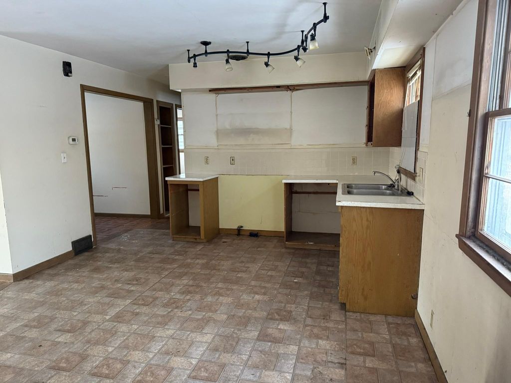 Photo of 1405 W Clark Street, Albert Lea, MN 56007 (MLS # 7012211)