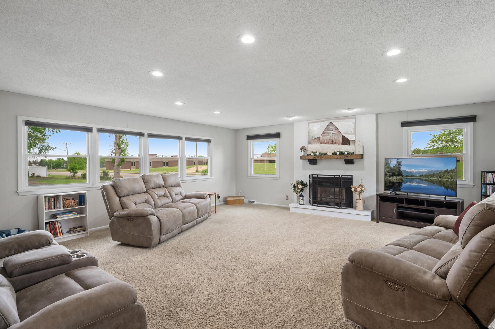 3819 W 103rd Street