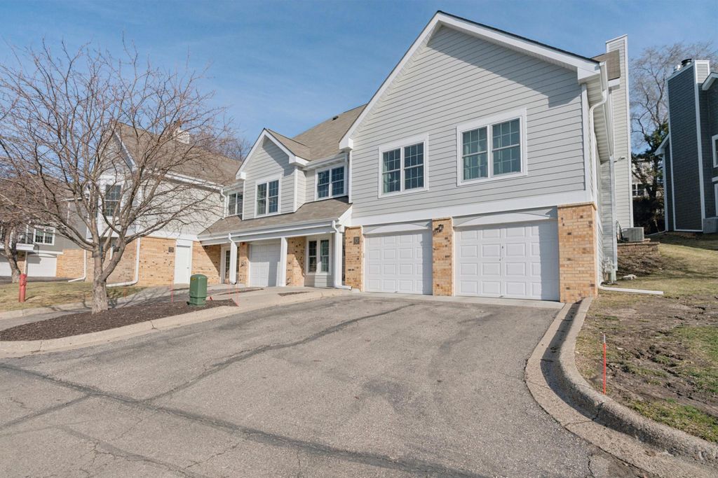 Photo of 5980 Chasewood Parkway #102, Minnetonka, MN 55343 (MLS # 7032702)