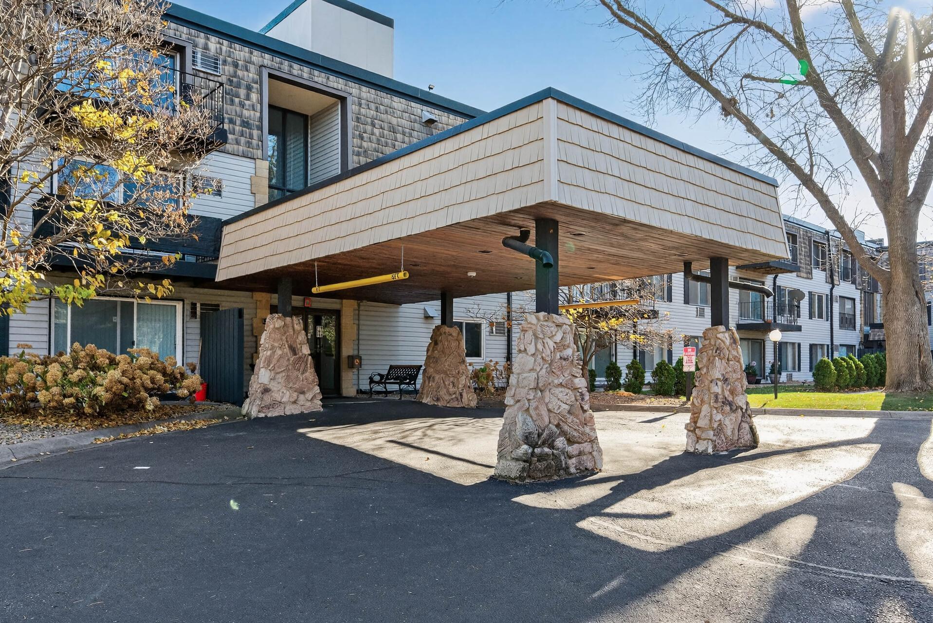 181 Little Canada Road E 219