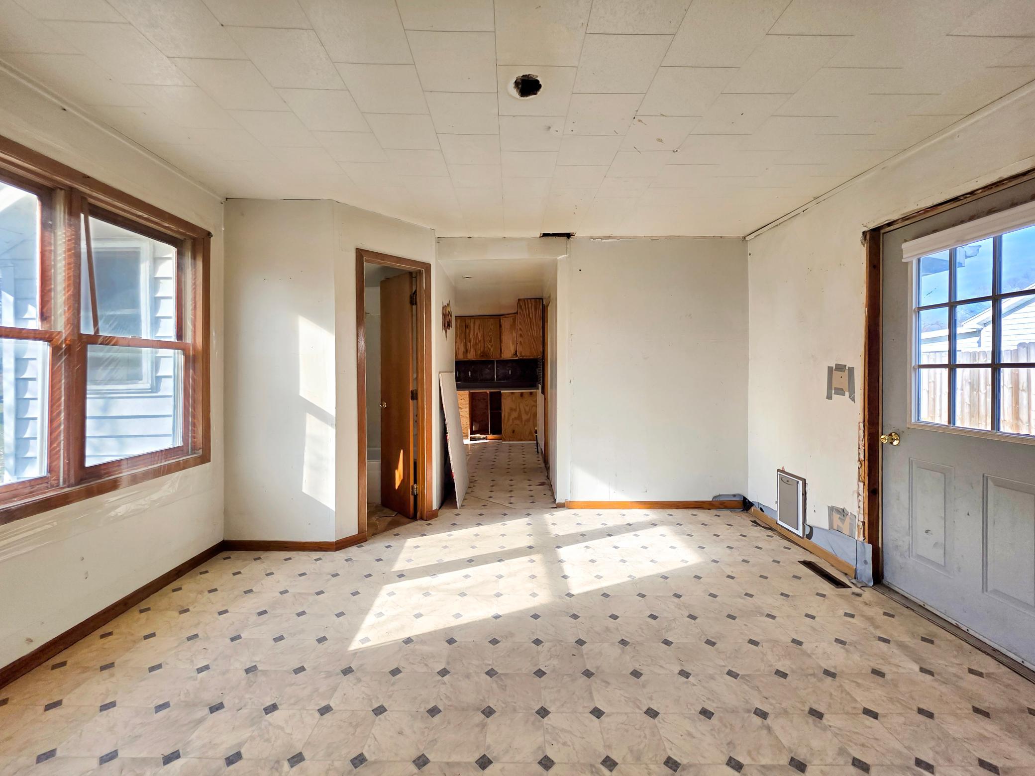 418 Main Street E