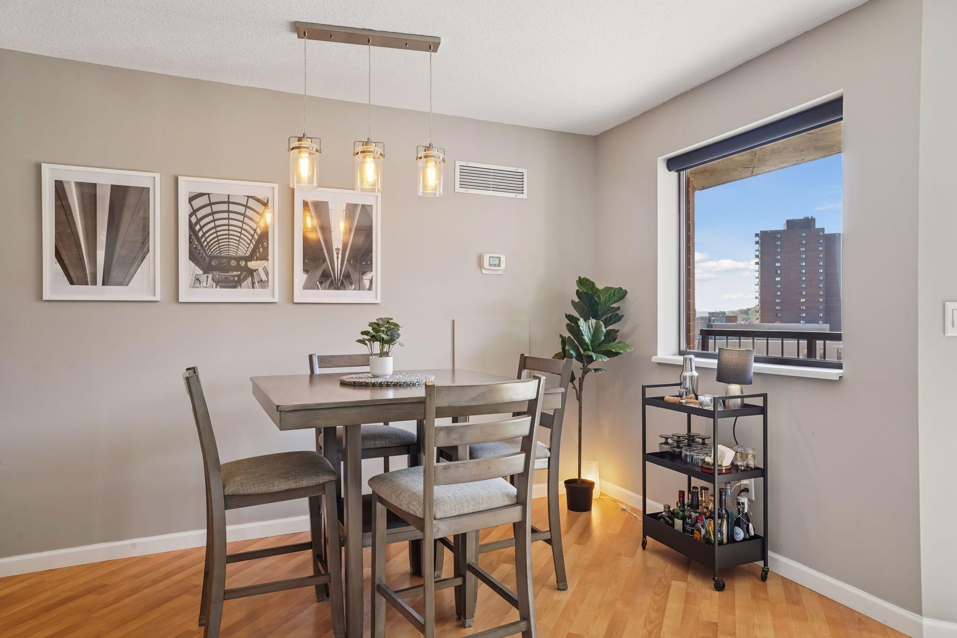 78 10th Street E 1010