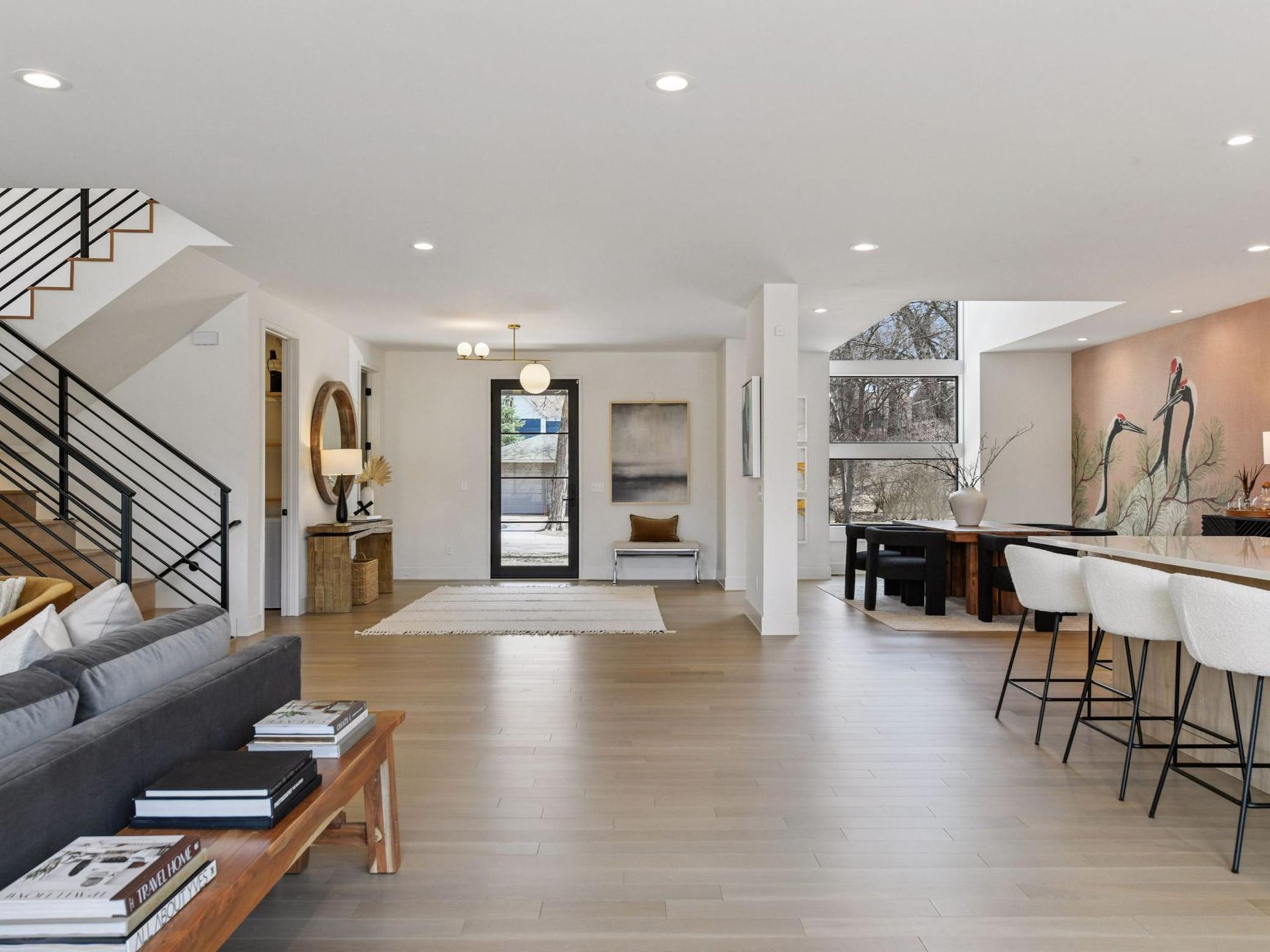 251 Glenbrook Road N