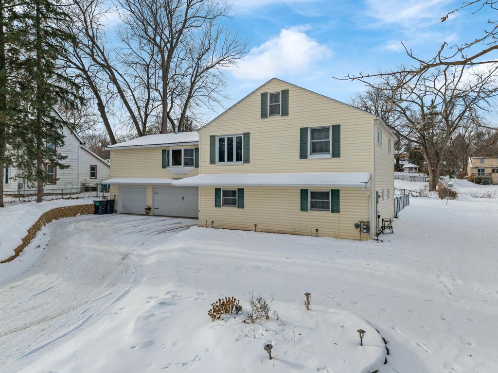 Photo of 425 19th Avenue SW, Rochester, MN 55902 (MLS # 6826682)