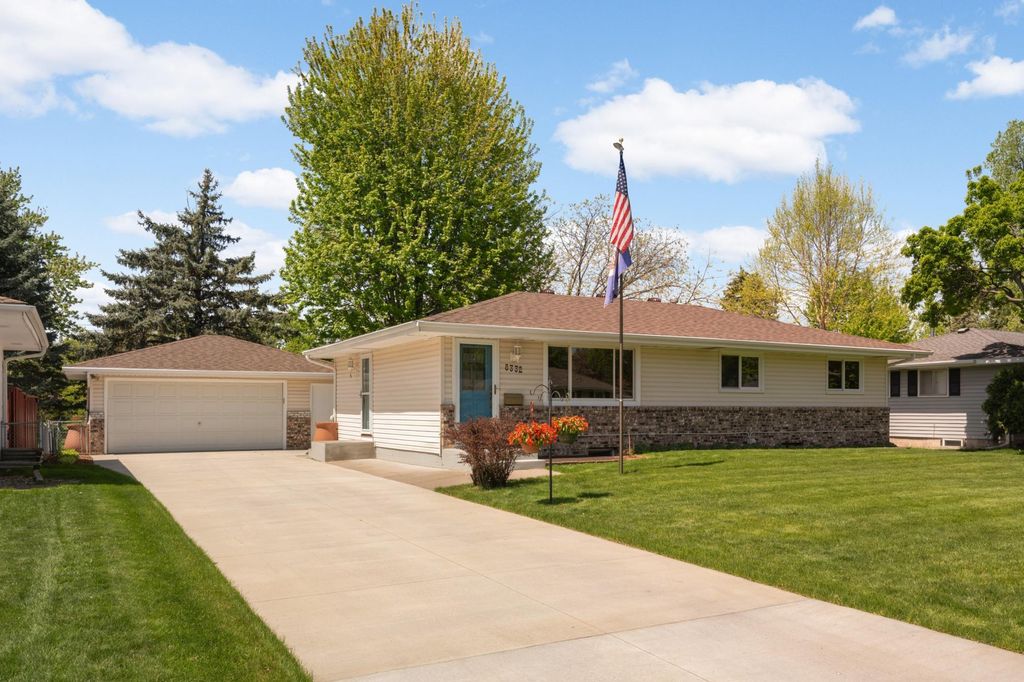 Photo of 8332 Chicago Avenue S, Bloomington, MN 55420 (MLS # 7004793)