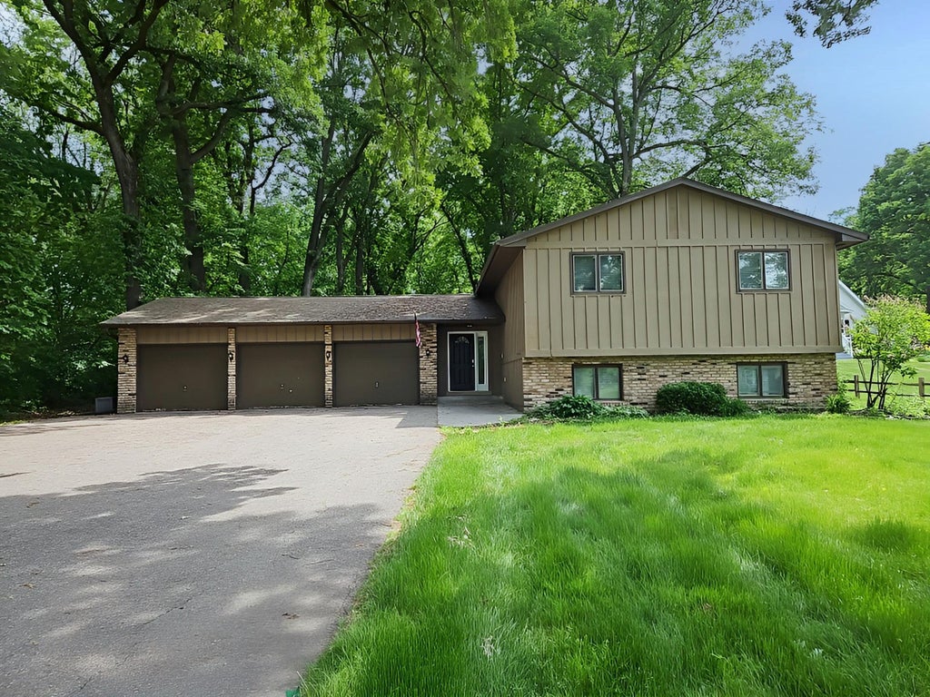Photo of 5940 Otter View Trail, White Bear Lake, MN 55110 (MLS # 7101943)