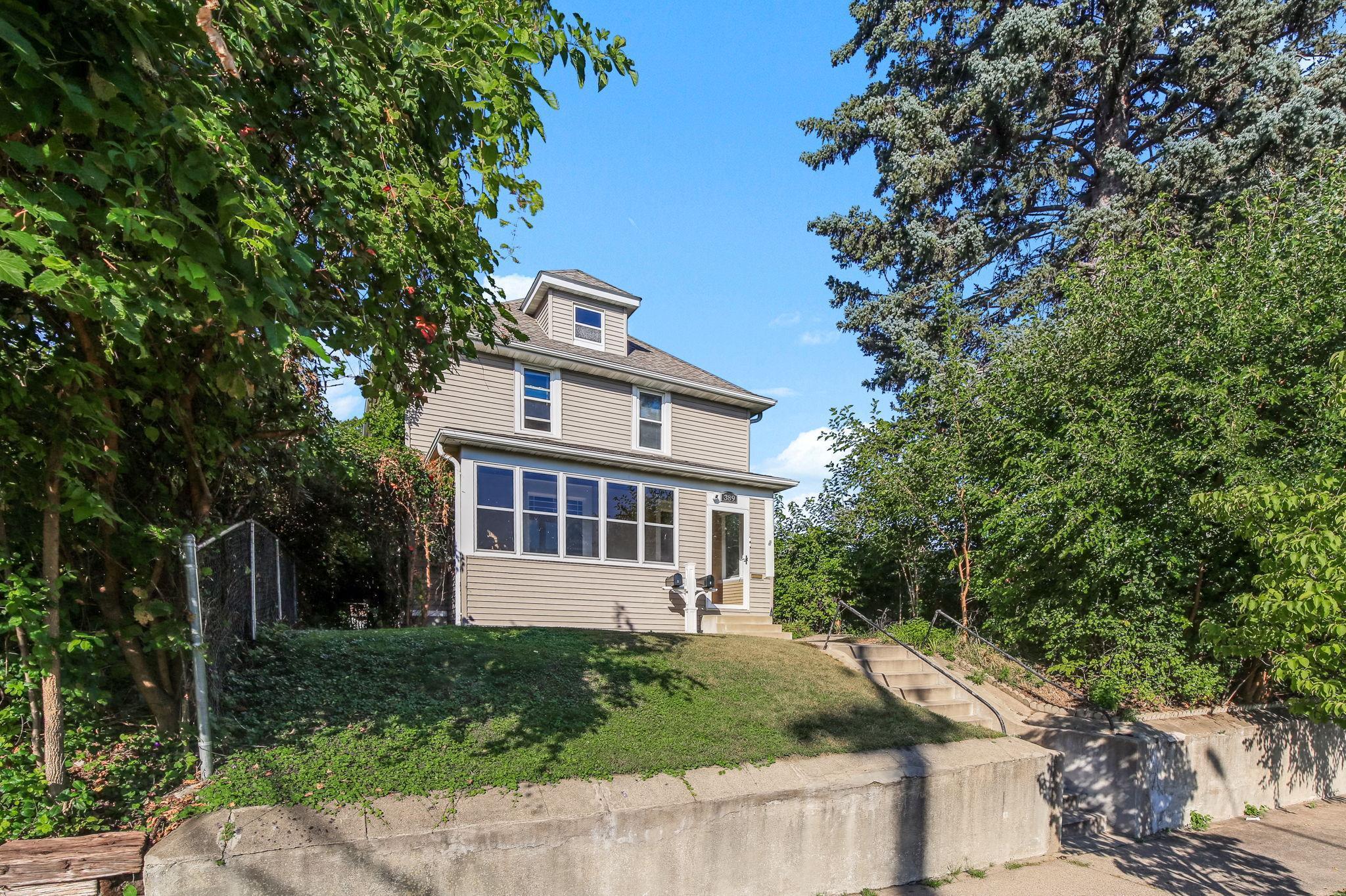 389 Fairview Avenue N