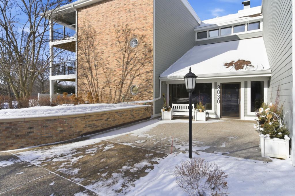 Photo of 3030 Saint Albans Mill Road #213, Minnetonka, MN 55305 (MLS # 7010290)