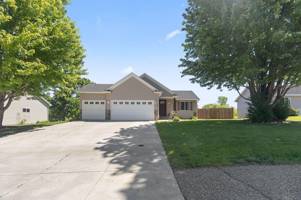 Photo of 741 Morrison Avenue S, Annandale, MN 55302 (MLS # 7091614)